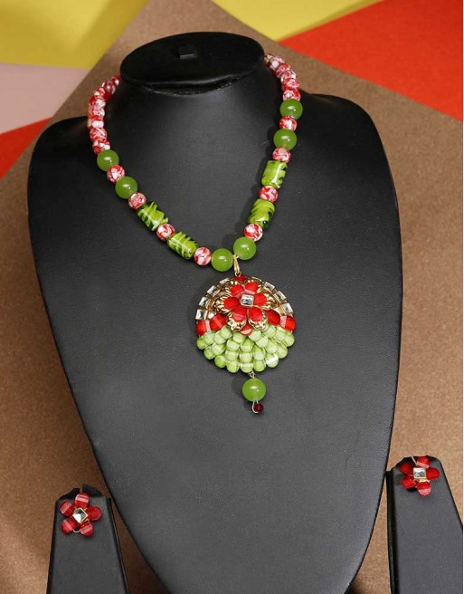 Elegant Red Green Pendant Necklace