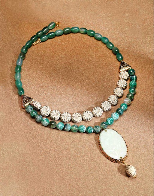 Elegant Green White Pendant Necklace