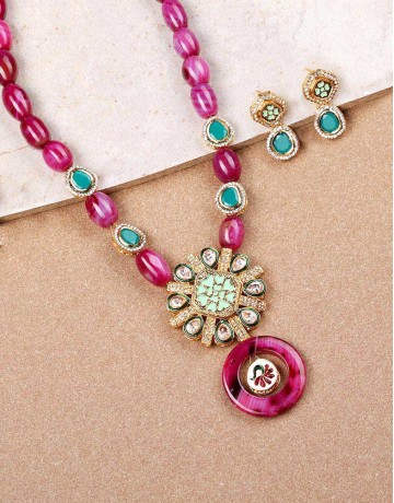Beaded Necklace with Diamond Studded Kundan Pendant.